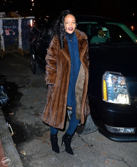Rihanna出现在纽约..据说RiRi有去录音室.. (两组照片/12张)