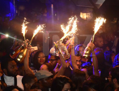 奢侈Party! Jay Z和老婆Beyonce花费近10万美元在夜店里面和明星朋友聚会 (8张照片)