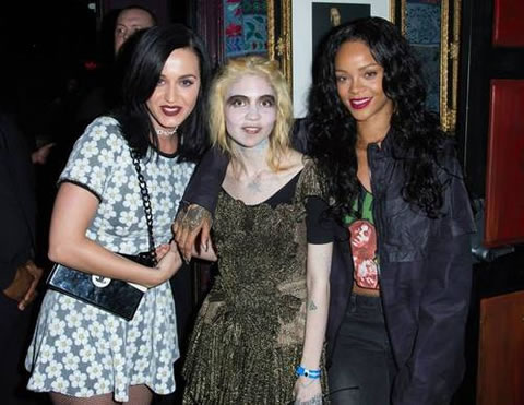 Rihanna与好姐妹Katy Perry在洛杉矶的格莱美预热Party上相聚 (7张照片)