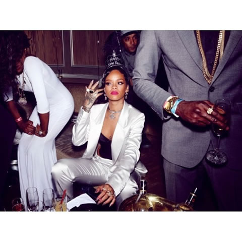 疯狂! 过新年2014..Rihanna开心疯狂分享几十张照片 (15张照片)