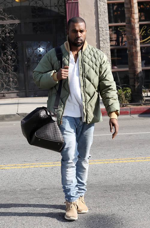 素颜卡戴珊和Kanye West一起前往和Adidas高层会面 (照片)
