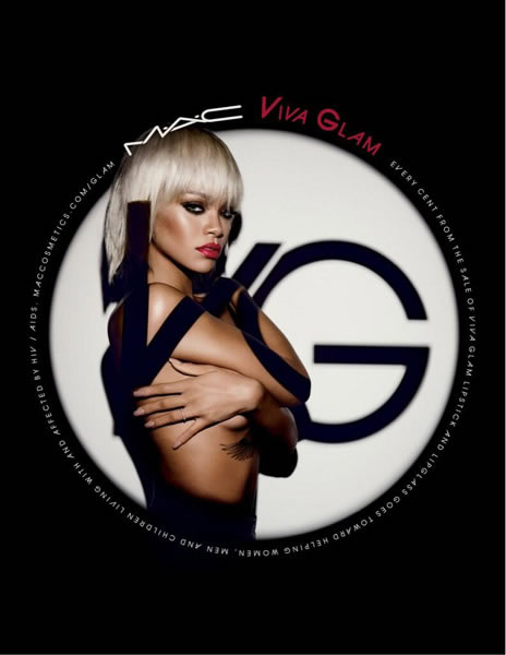 Badgal Rihanna再次脱去上衣为她的MAC Viva Glam合作产品线展示正面形象 (图片)
