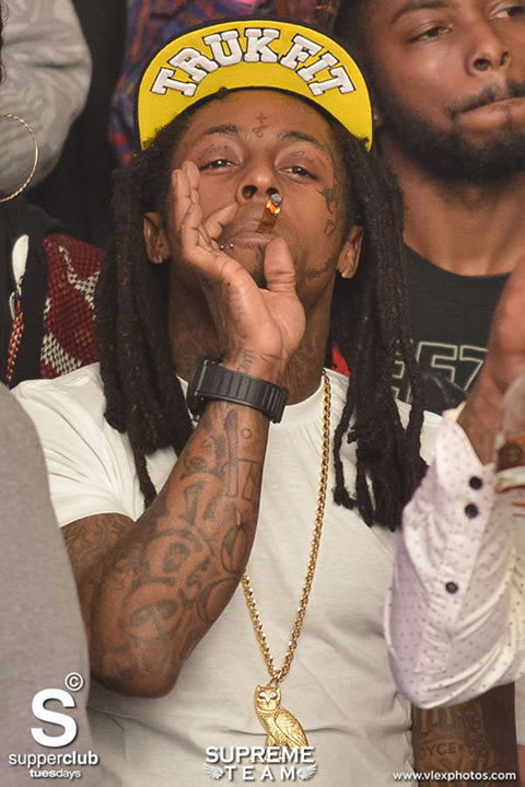 Lil Wayne放心地抽着大麻出现好兄弟Sean Kingston生日Party..劳力士蛋糕 (11张照片)