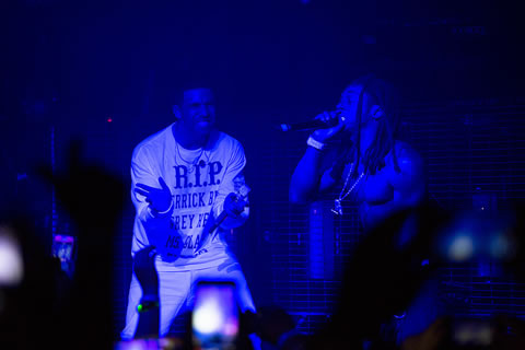 Drake带出老板Lil Wayne和2 Chainz演出..NBA全明星周末官方音乐会 (视频+6张照片)