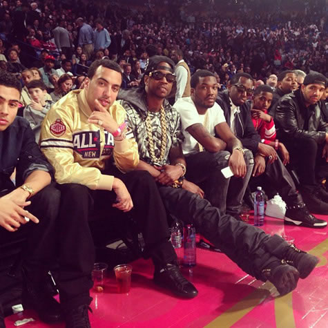 嘻哈明星“摧毁”NBA全明星赛观众席头排..Diddy, Drake, Kendrick Lamar, 2 Chainz (照片)