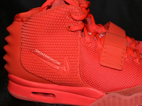 火爆到瞬间消失! Kanye West的Nike Air Yeezy II ‘Red October’ 来得慢去的神速 (照片)