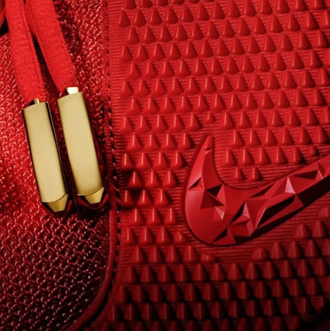 火爆到瞬间消失! Kanye West的Nike Air Yeezy II ‘Red October’ 来得慢去的神速 (照片)