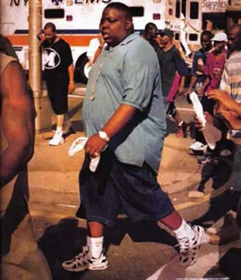 17周年纪念日..已故嘻哈传奇The Notorious B.I.G.的经典照片 (17张)