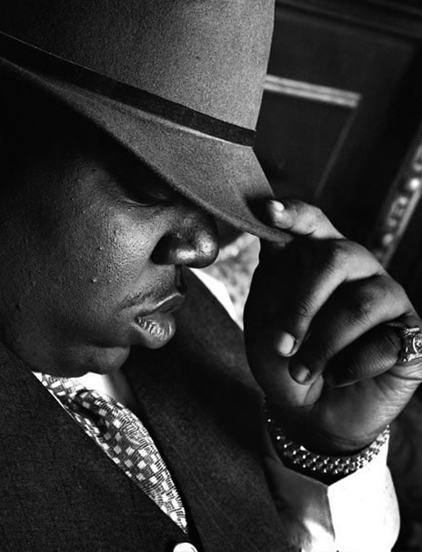 17周年纪念日..已故嘻哈传奇The Notorious B.I.G.的经典照片 (17张)