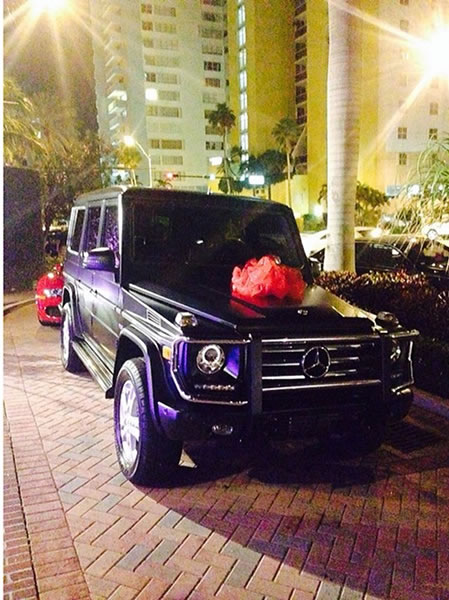 好爸爸! 嘻哈富豪/YMCMB老板Birdman送女儿奔驰豪华SUV作为生日礼物..她才16岁 (照片)