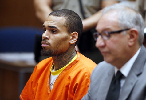 Chris Brown穿监狱服出庭..法官要求他继续留在监狱中..(视频/6张照片)