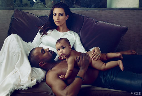 Kanye West和未婚妻卡戴珊, 抱着没穿衣服的可爱女儿North更多Vogue杂志照片 