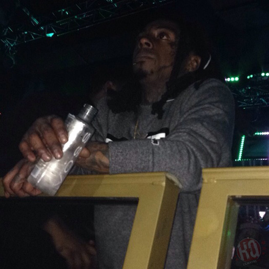 没见过Lil Wayne这么抽大麻..这是在他3年缓刑结束之后的状态 (11张照片)