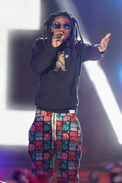 Lil Wayne在mtvU Woodie Awards演出 .. 捧了一个奖杯 (照片+视频)