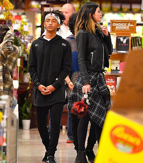 威尔·史密斯儿子Jaden Smith和卡戴珊妹妹Kylie Jenner也在一起..在超市 (照片)