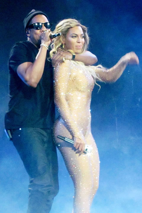 Drunk/Crazy In Love! Jay Z和Beyoncé公开“火辣”的同台表演瞬间 (11张照片)