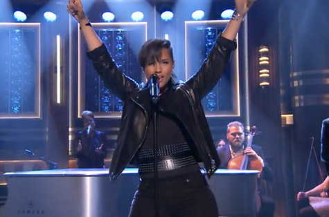 Alicia Keys和Dr. Dre徒弟Kendrick Lamar在Tonight Show表演电影原声带 (视频)