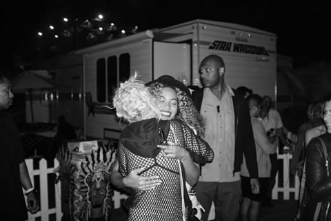 Jay Z再现匪帮Gangster脸上蒙上头巾..和老婆Beyonce“侵入”Coachella音乐节 (7张照片)