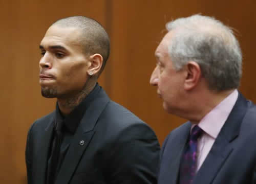 Chris Brown华盛顿案件发生变数..审判被推后，保镖被判有罪 