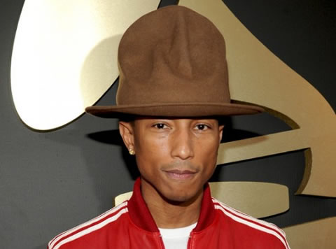 Pharrell的著名帽子卖了近30万..他上节目收到了大出好几倍的帽子看来值100多万 (照片)