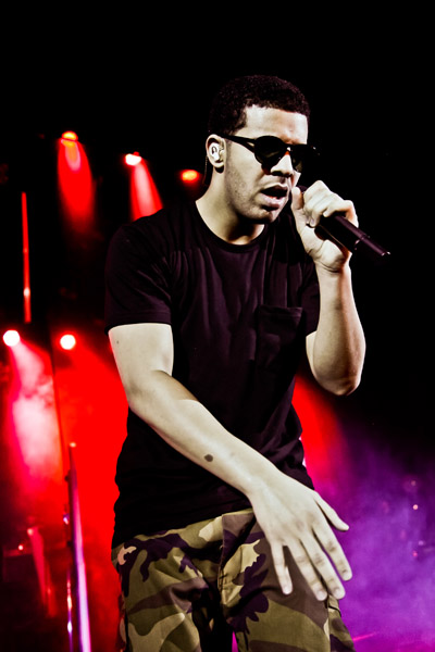 Drake 的Would You Like A Tour? 服装产品线：T恤, 卫衣, 帽子 (13张照片)