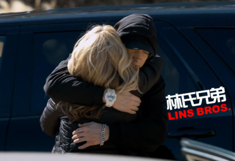 Eminem发布单曲Headlights官方MV..母亲节向母亲致敬 (视频)
