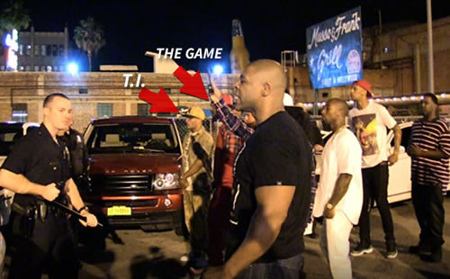 差点失控! T.I.和好兄弟Game在夜店外面与警方对峙..警察躺着“中枪” (视频+照片)
