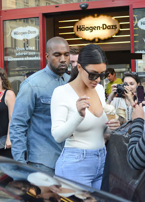 Oh! Kanye, 你在看什么? 他和未婚妻卡戴珊在巴黎购买最爱的夏日食品 (4张照片) 