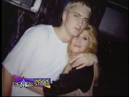Eminem妈妈太想儿子了..她非常想要给儿子Slim Shady一个大大的拥抱..你要哭了吧 (更新照片)