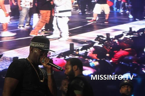 没人会想到50 Cent会带领G Unit 4人在舞台重聚..这里是11张舞台照片