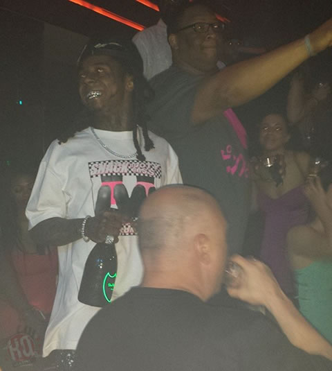 Lil Wayne很放松身穿宽松T恤和拳王梅威瑟 & 性感女艺人Christina Milian一起Party (照片)