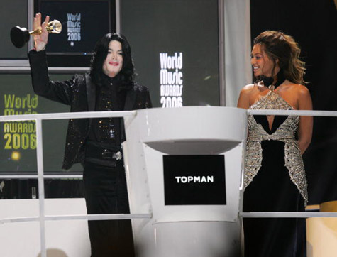 5周年! Beyoncé感人文字纪念迈克尔杰克逊逝世五周年 (照片)
