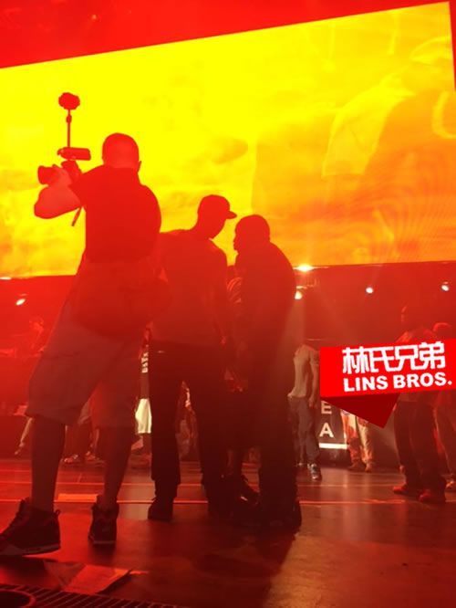 当50 Cent带着G Unit成员台上重聚时..舞台上出现了打架 (照片)