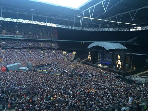 Eminem在伦敦温布利演唱会第二场的照片+视频