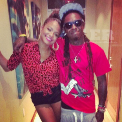 来了! Lil Wayne和他的女艺人Christina Milian手牵手! 看来Weezy真的与她坠入爱河 (照片)