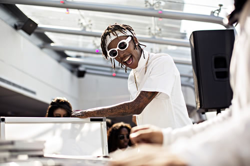 High! Wiz Khalifa在游艇Party上提前播放新专辑Blacc Hollywood (6张照片)