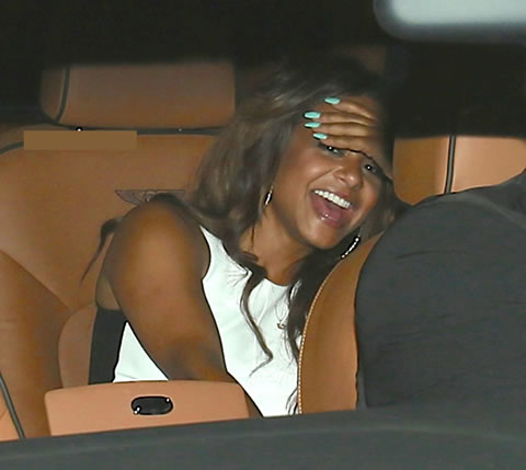 Lil Wayne与他的女艺人Christina Milian一起坐在宾利豪车里一副表情经典脸上直冒汗 (4张照片)