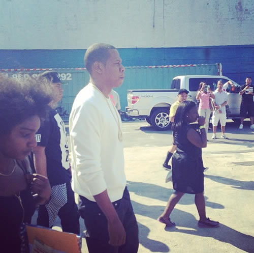 Jay Z 再次授予徒弟项链：5% Nation项链从他的脖子挂到Jay Electronica的脖子上 (11张照片)