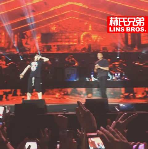 Eminem带出师父Dr. Dre同台演出..在英国温布利演唱会 (短视频)