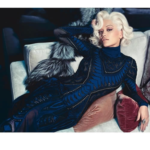 Rita Ora不穿内衣展示奢侈品牌Roberto Cavalli (5张照片)