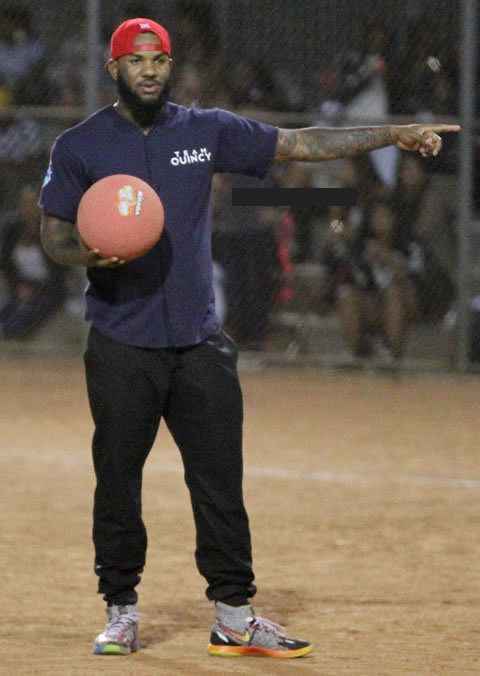 Chris Brown与Diddy儿子Quincy举办Kickball慈善赛 (更多8张照片)