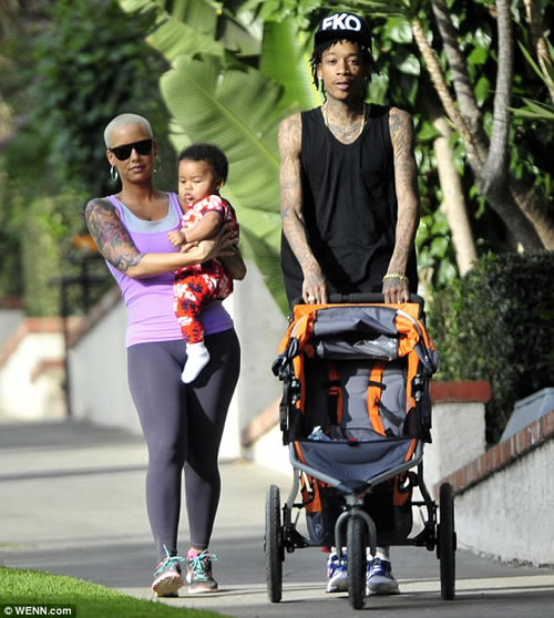 Wiz Khalifa和老婆Amber Rose结婚一周年..9张经典照片回顾 