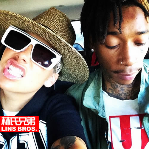 Wiz Khalifa & Amber Rose庆祝结婚一周年纪念日..第一次发布官方婚礼照片 (3张)