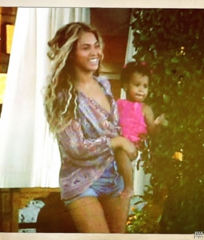 生了孩子再忙都要自己带..忙碌的Beyonce就没有离开过宝贝女儿Blue Ivy (爱的瞬间/12张照片)