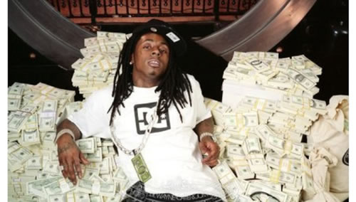 16张说唱歌手拿着大量美钞在镜头前摆阔照片..50 Cent, Lil Wayne, Drake等 (16张)