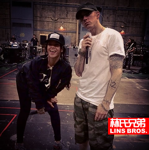 Eminem送出新照片..他与Rihanna做了最后的彩排..无表情Vs有表情 (照片)
