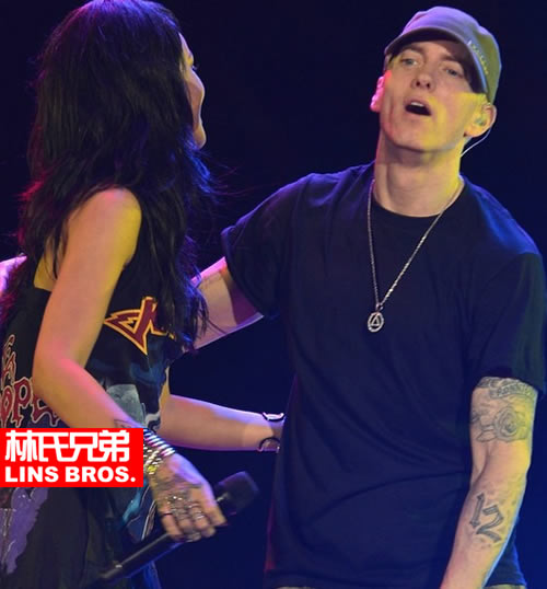 疯狂的演唱会有着疯狂的歌迷!  Eminem和Rihanna火爆演唱会导致17人被逮捕..为什么?