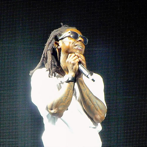 Lil Wayne开始落后..Drake vs. Lil Wayne联合Battle演唱会徒弟领先 (8张照片)