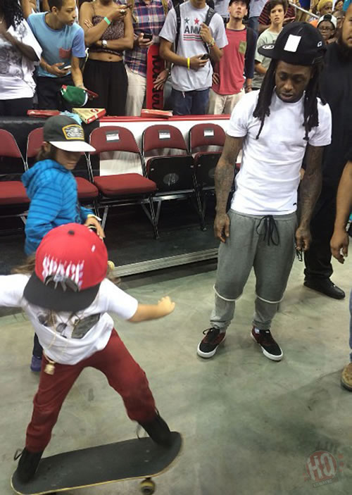 放鸽子! 座位都安排好了..Lil Wayne居然没有出席2014 MTV VMAs..而是和绯闻女友一起过 (7张照片)