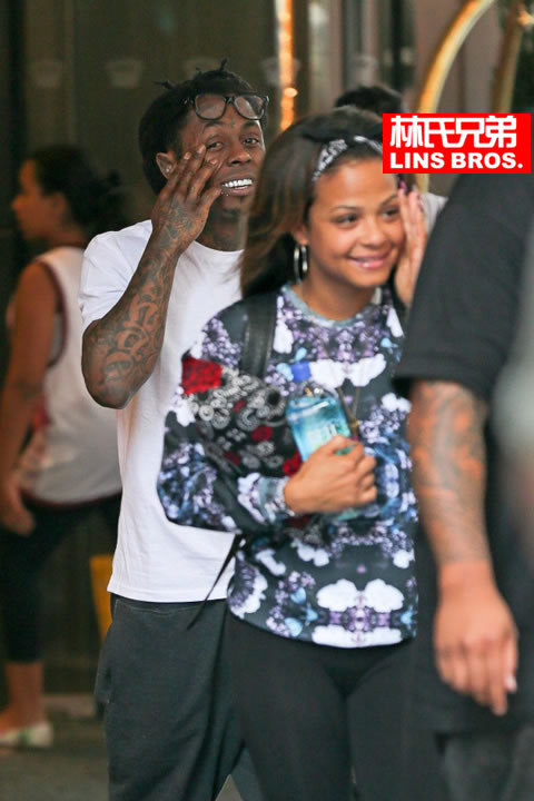 Lil Wayne和绯闻女友Christina Milian继续在纽约浪漫..从私密的房车中下来 (6张照片)